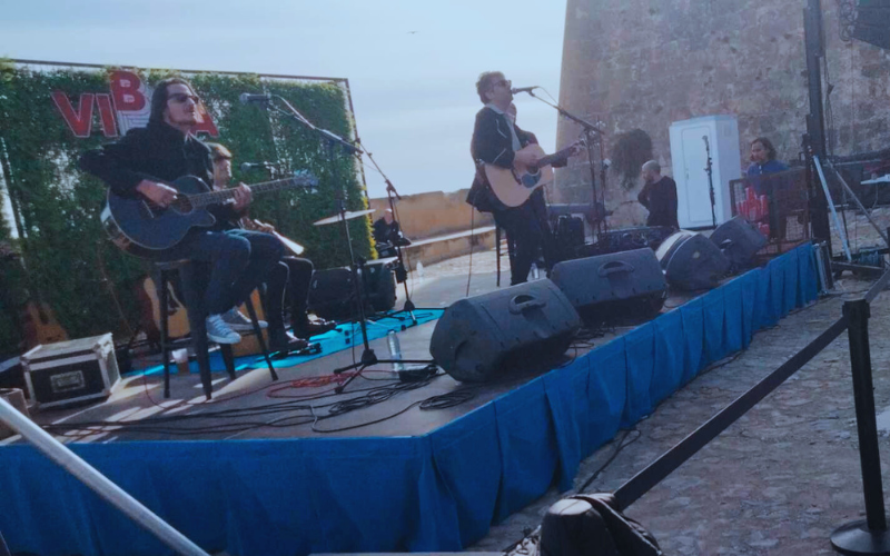 La Habitación Roja, Villanueva y un Castillo con música entre Svalbard y México 